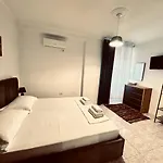 Hi5 *