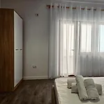 Hi5 *